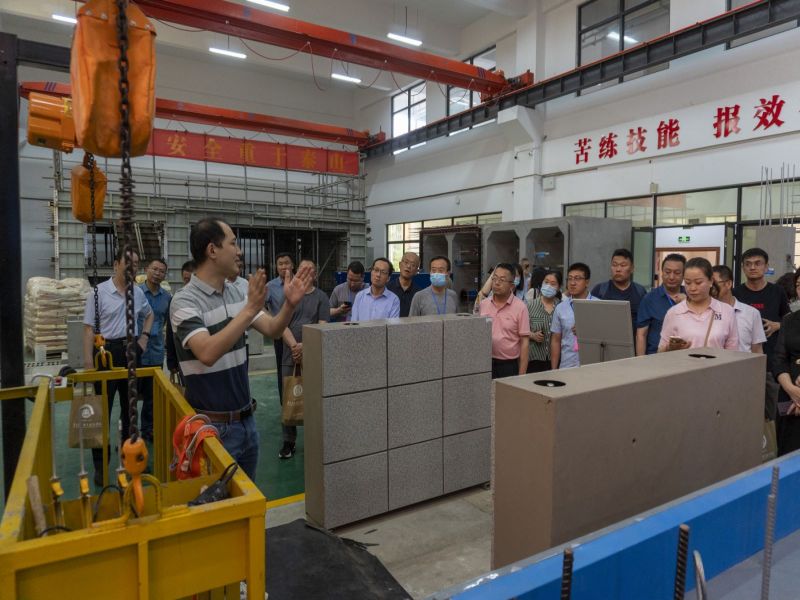 5参观我校国家级装配式建筑生产性实训基地.jpg