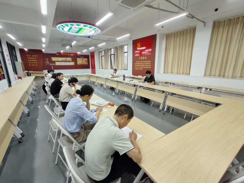 3 教师第二党支部召开会议.jpg