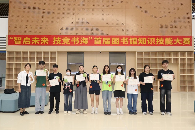 5.比赛三等奖获得者合影.JPG
