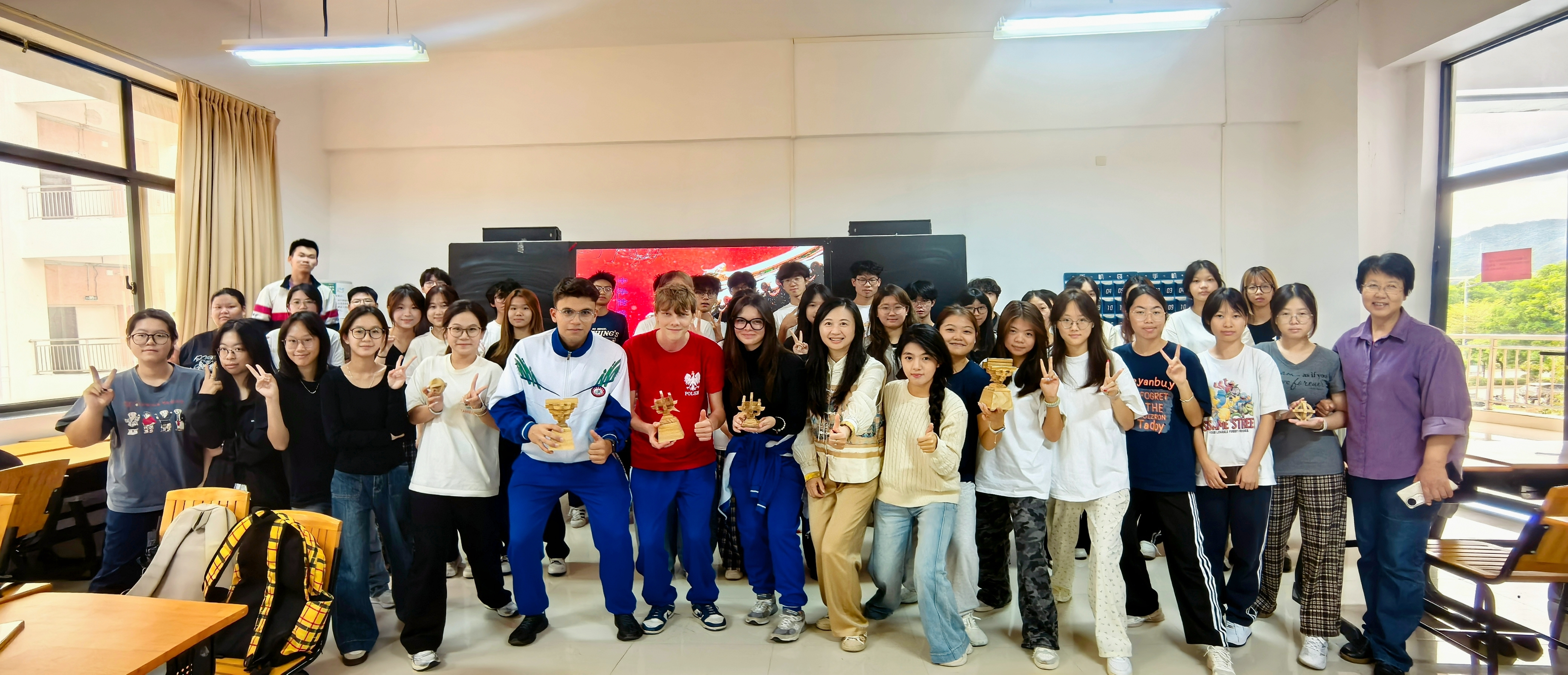 d24103bccf428bba550e124be5cefcb3.jpg