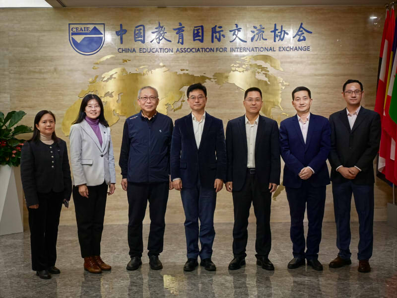 我校代表团拜访中国教育国际交流协会.jpg